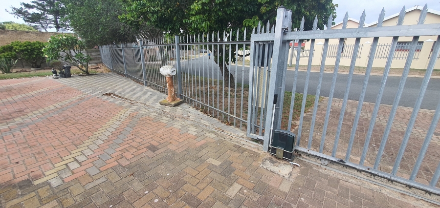 3 Bedroom Property for Sale in Heiderand Western Cape